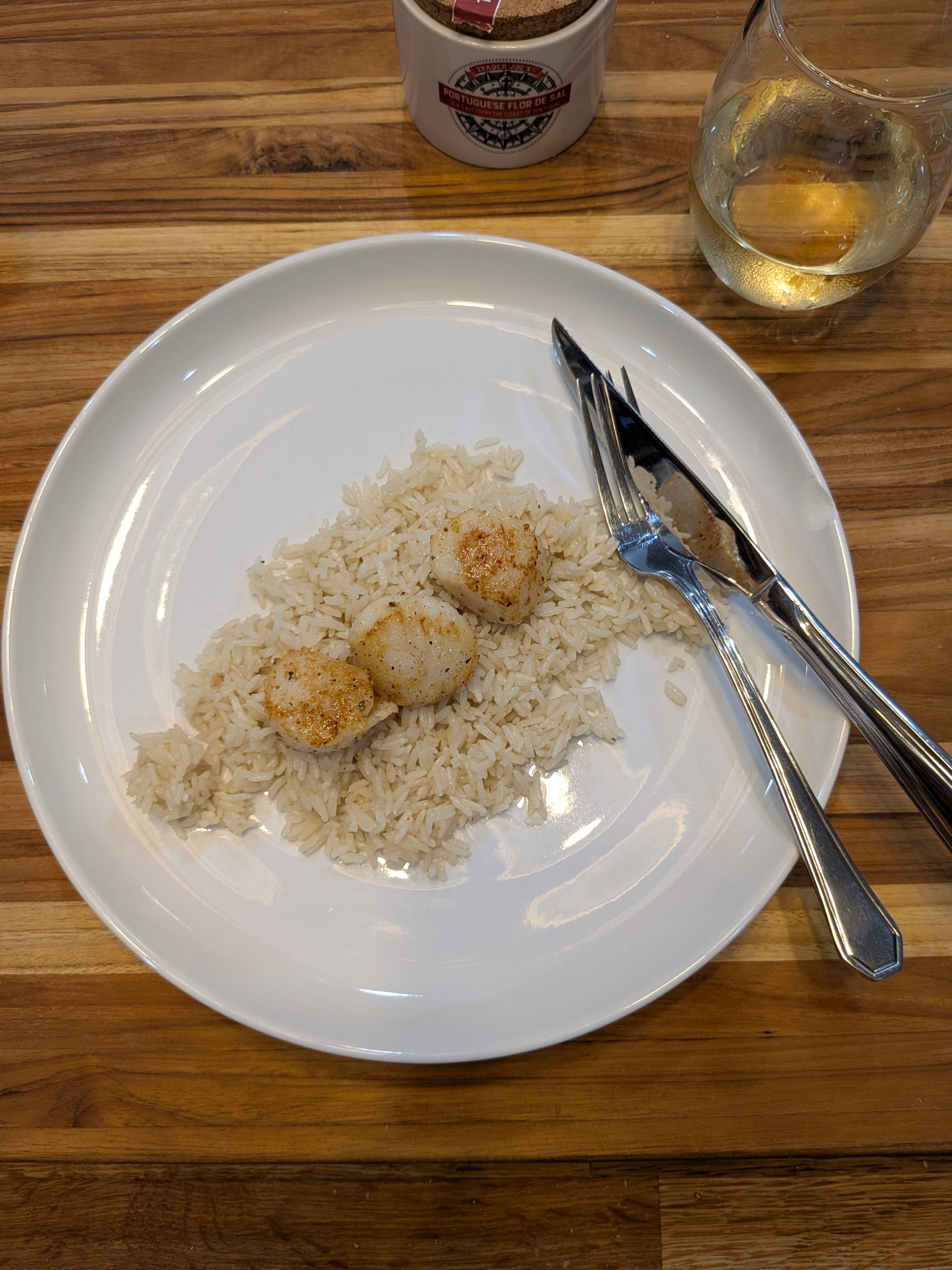Seared scallops over white rice
